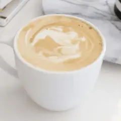 Café au lait: Co to za kawa? Przepis i różnice z latte