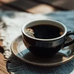 Czarna kawa z ekspresu: 2-5 kcal! Co podnosi kaloryczność?