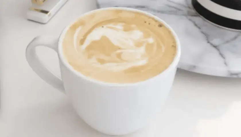 Café au lait: Co to za kawa? Przepis i różnice z latte